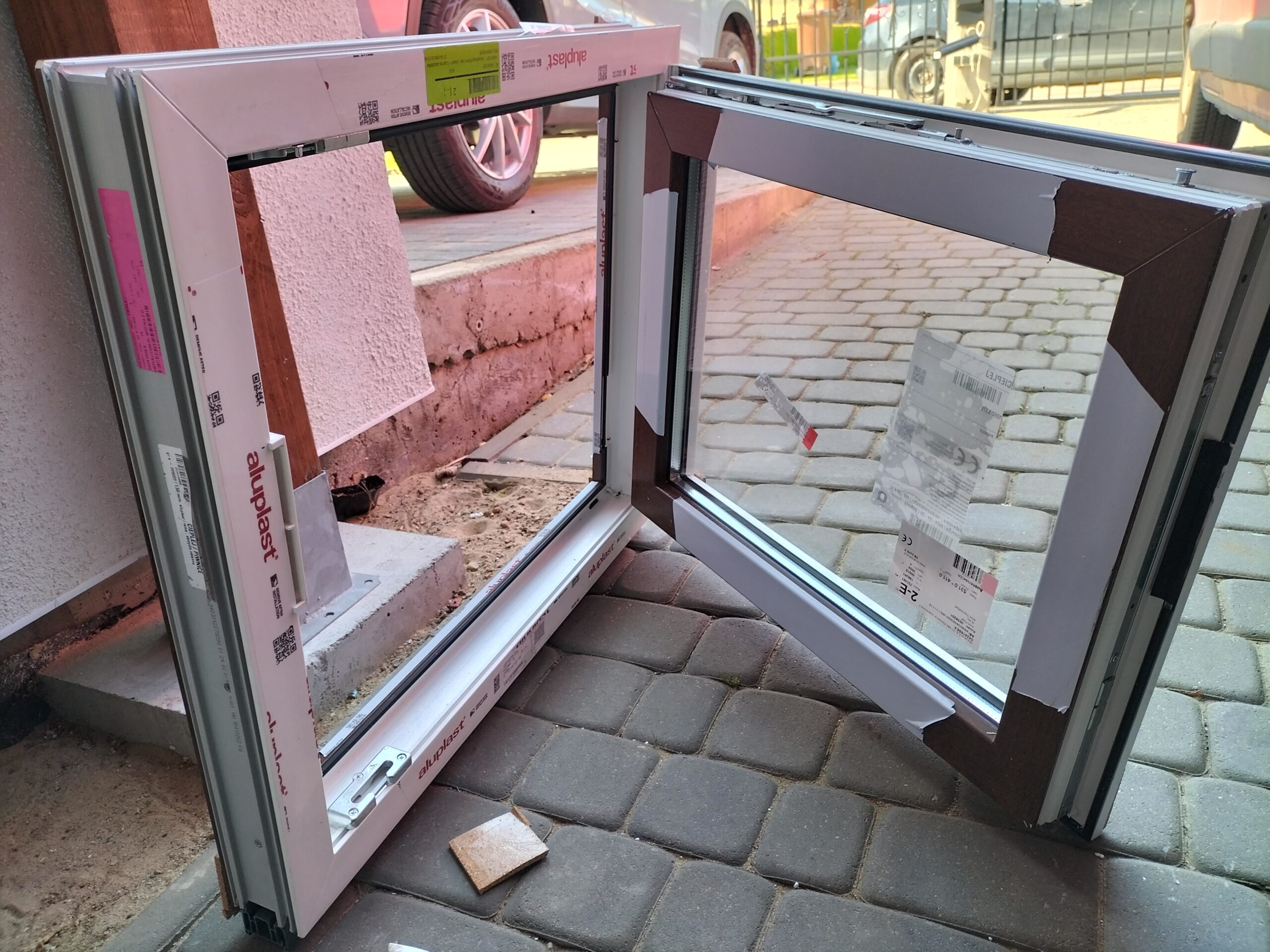 OKNO Aluplast 99 cm na 59 cm białe, dwie szyby - obrazek 2